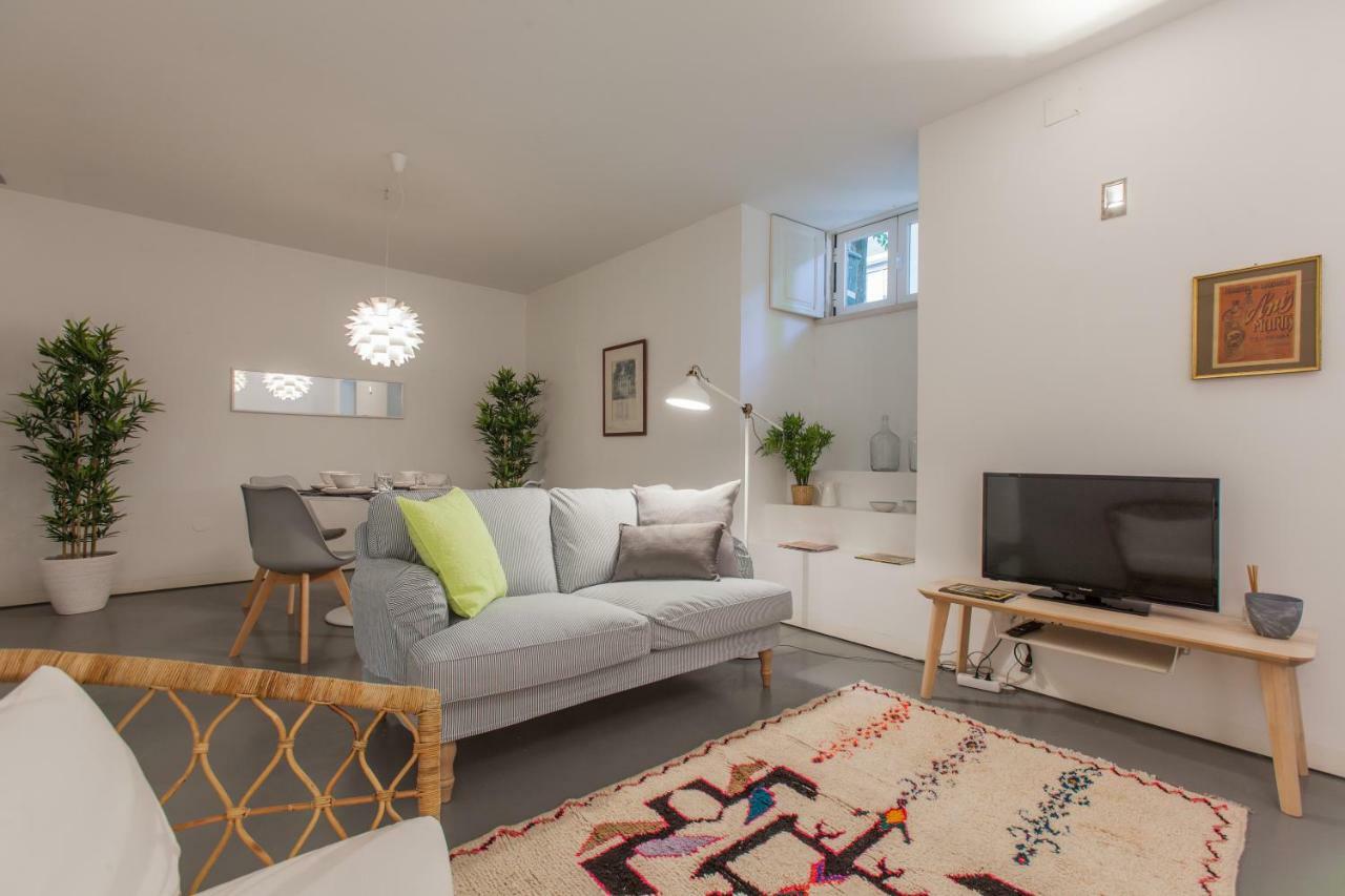 Renovated Apart With Private Courtyard, By Timecooler Lisbon Exterior photo